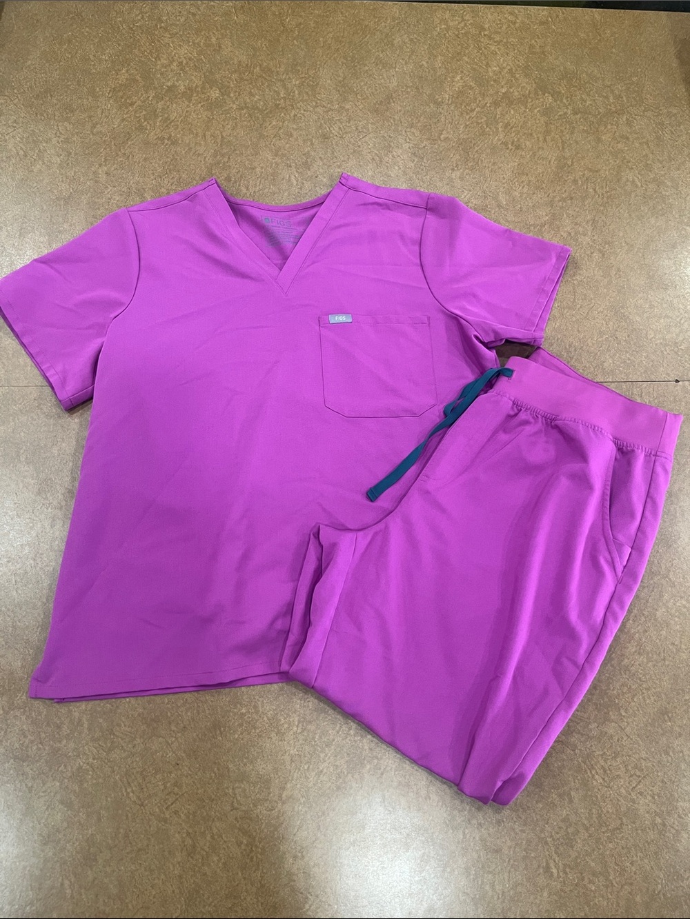FIGS • LIMITED ED COLOR • Ultra Berry • Zamora Joggers • Like NEW • Size XL